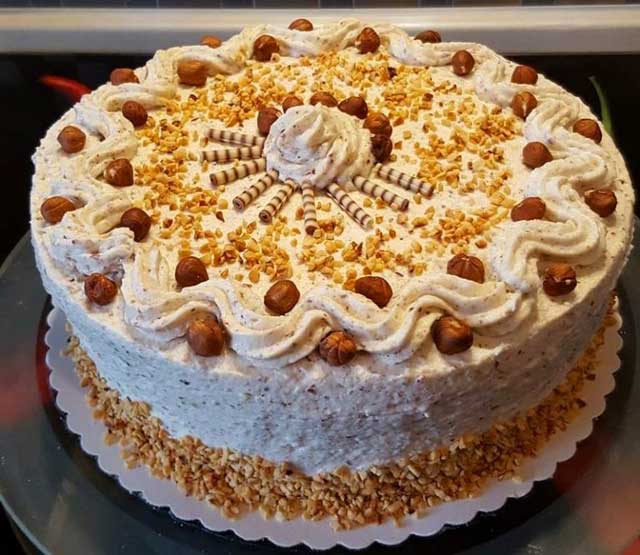 Sahne-Nuss-Torte Rezept