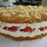 Schneemousse-Erdbeertorte Rezept
