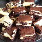 Schokoladen-Brownies mit Frischkäse-Füllung Rezept