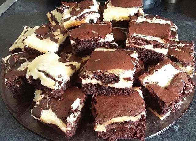 Schokoladen-Brownies mit Frischkäse-Füllung Rezept