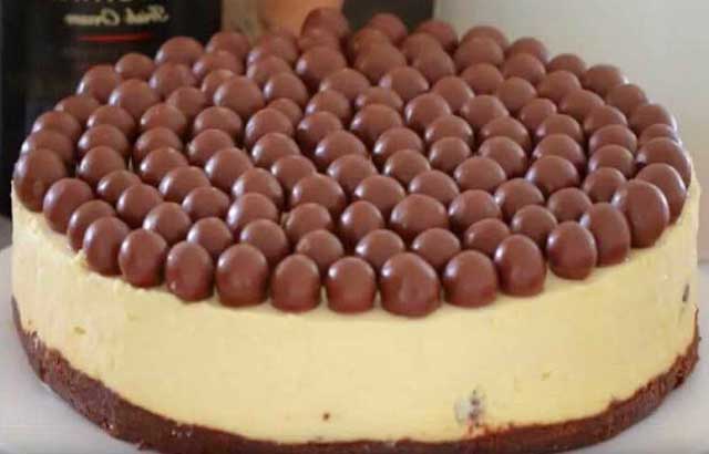 Weisse Schokolade Käsekuchen Mit Baileys Und Maltesers Rezept