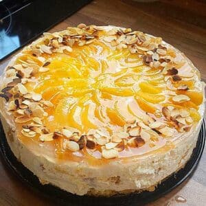 Windbeuteltorte mit Aprikosen Rezept