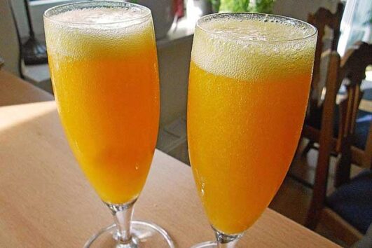Bellini Cocktail Rezept - Schnelle und Einfache Rezepte