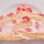 Biskuitrolle mit Erdbeerfüllung Rezept
