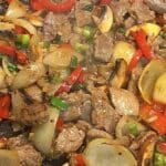Chinesisches Rindfleisch mit Zwiebeln und Paprika Rezept