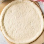 Fluffiger Pizzateig mit frischer Hefe Rezept