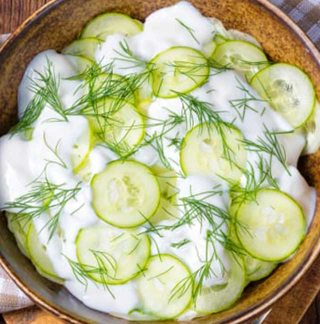 Klassicher Gurkensalat in Essig-Joghurt-Sauce Rezept