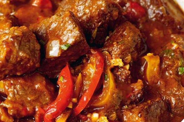 Klassicher Ungarisches Paprika-Gulasch Rezept