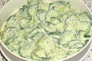 Klassischer Gurkensalat Rezept