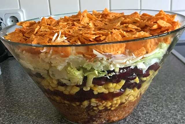 Nacho Salat, Mexikanischer Schichtsalat Rezept