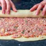 Teig eingerollt mit Hackfleisch Rezept in null Komma nichts fertig!