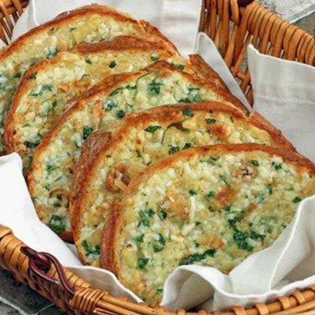 Überbackenes Brot mit gebackenem Knoblauch Rezept