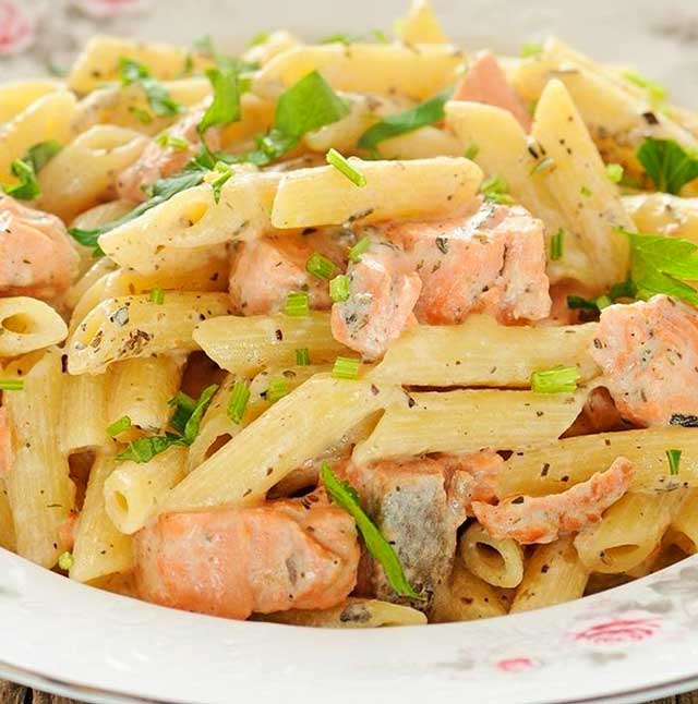 Zitronige Penne mit Lachs und Lauch Rezept