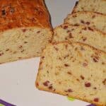 Zwiebel Käse Brot mit Schinkenwürfel Rezept