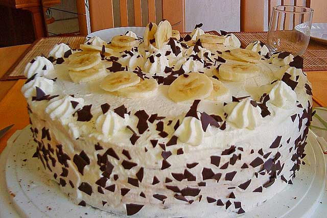 Banana Split Traum Rezept: Raffinierte Torte mit Schokoladen und Vanillecreme mit Bananen