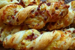 Blätterteig-Stangen mit Schinken und Käse Rezept