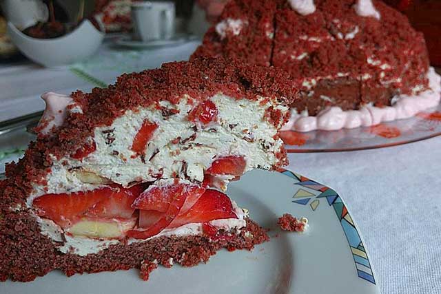 Lecker Maulwurfkuchen mit Erdbeeren Rezept