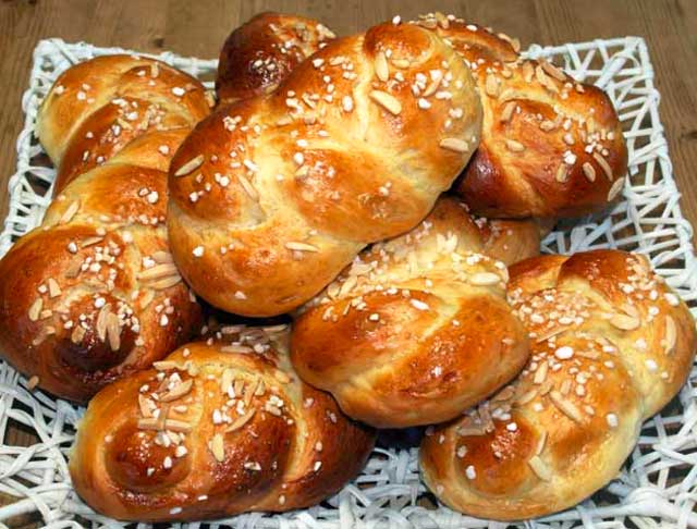 Mini-Hefezöpfe backen Rezept