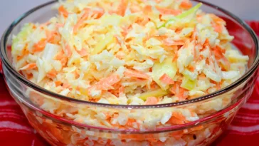 Super schmackhafter Weißkohl-Möhren-Salat Rezept wie aus dem Restaurant - Cole Slaw rezept
