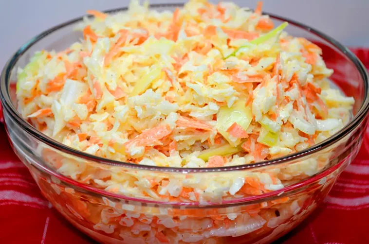 Super schmackhafter Weißkohl-Möhren-Salat Rezept wie aus dem Restaurant - Cole Slaw rezept