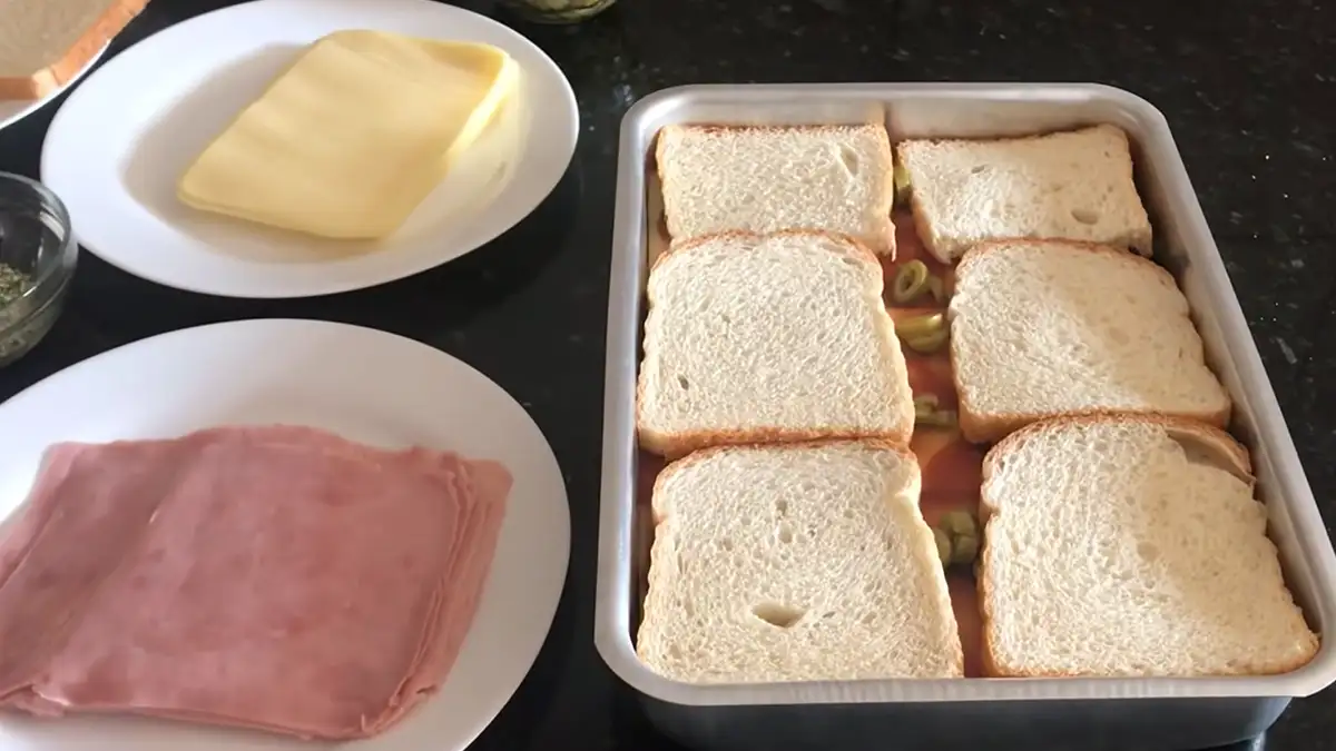 Toast Mozzarella Auflauf aus dem Backofen