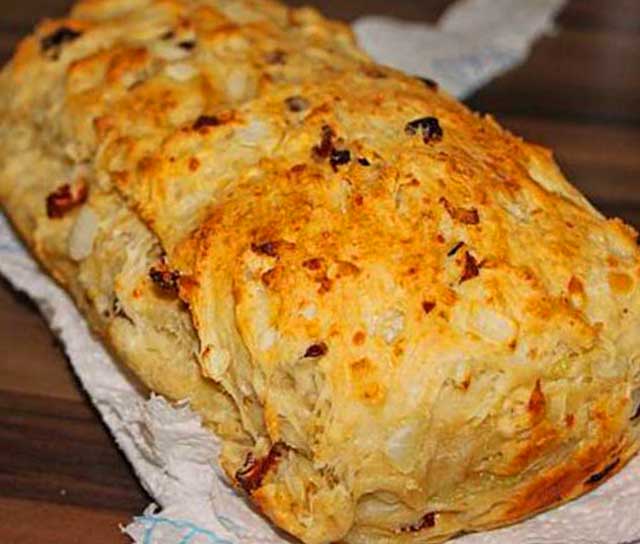 Tomaten-Zwiebel-Brot Rezept Backen Sie selbst!