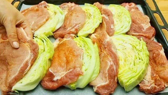 Weißkohlscheiben mit Schweinefleisch aus dem Ofen Rezept - Schnelle und ...