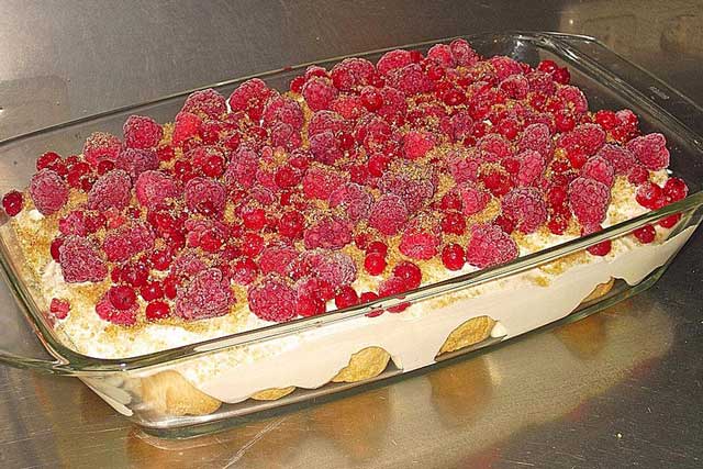 Beeren auf Wolke 7 Dessert Rezept