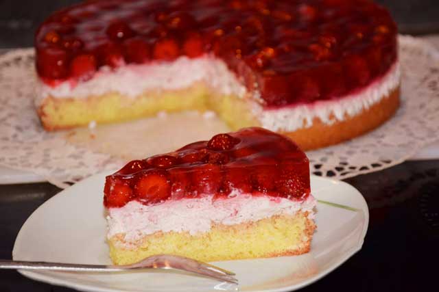 Erdbeer-Mascarpone-Torte mit Tortenguss Rezept