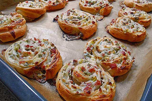 Flammkuchenrolle zum Mittagessen Rezept, sehr einfach!