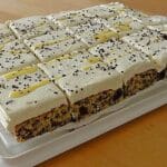 Lecker Kirsch-Eierlikör-Blechkuchen mit Schmand-Sahne Rezept