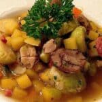 Steckrüben-Rosenkohl-Eintopf mit Maronen und Mettwurst Rezept