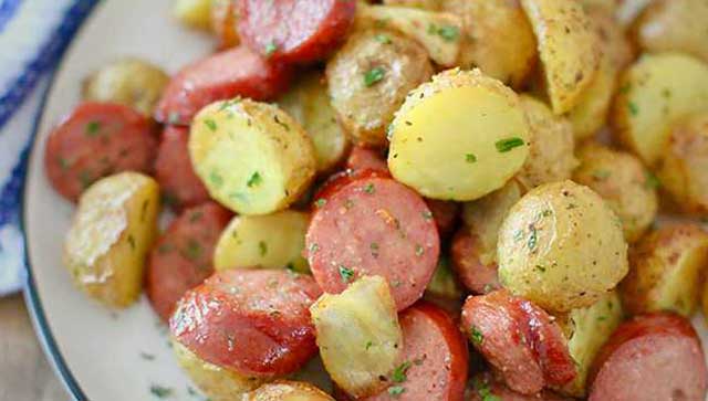 Überbackene Kartoffeln mit Wurst Rezept