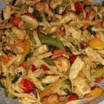Asiapfanne mit Eiernudeln und Gemüse Rezept