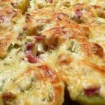Belegte Ofenkartoffeln Rezept (Pellkartoffeln mit Speck, Schmand und Käse überbacken)
