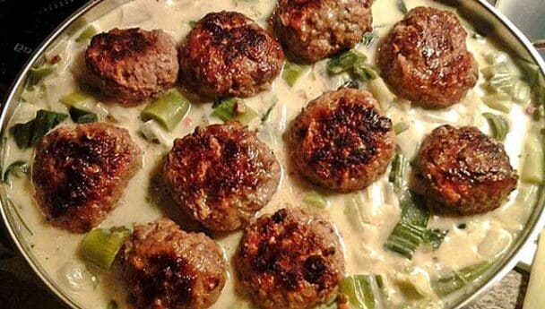 Frikadellen in Gemüse-Sahne-Sauce Re...