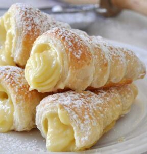 Italienische Creme Gefüllte Cannoncini Rezept