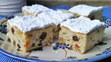 Stollenkuchen vom Blech mit Marzipan Rezept