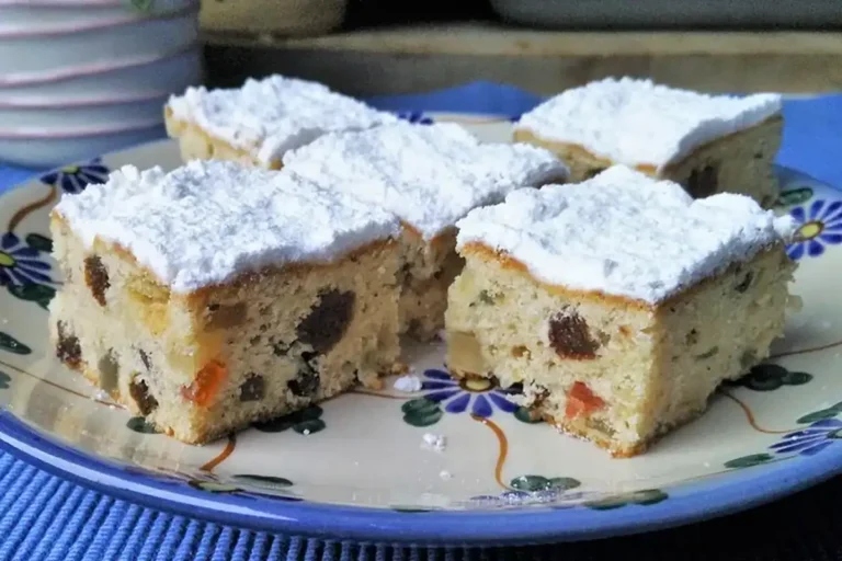 Stollenkuchen vom Blech mit Marzipan Rezept