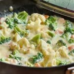 Blumenkohl-Brokkoli-Gemüse mit cremiger Käsesauce Rezept