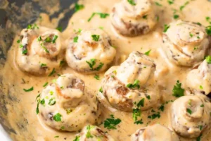 Champignons in leckere Knoblauch Rahmsoße Rezept
