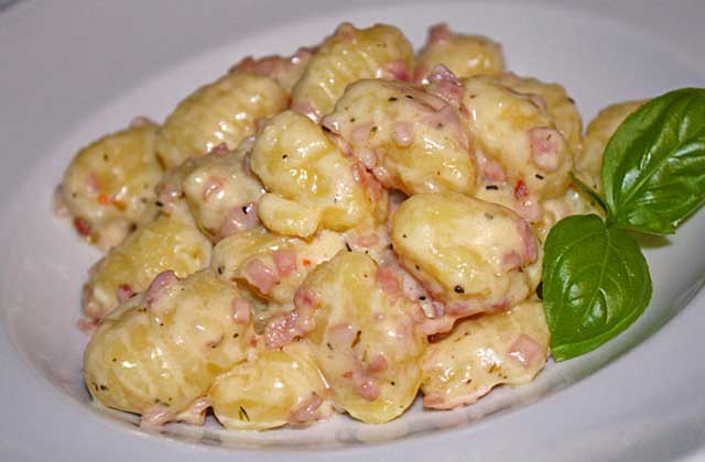 Gnocchi Mit Käse Knoblauch Schinken Sose Rezept