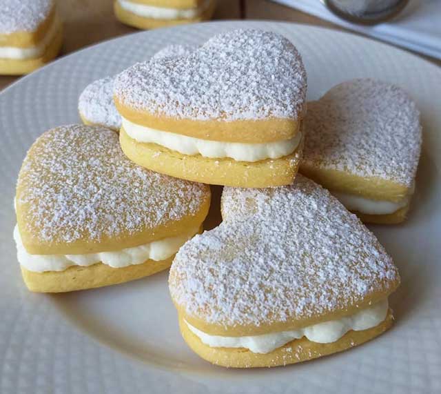 Herz-Plätzchen Mit Milchcremefüllung Rezept