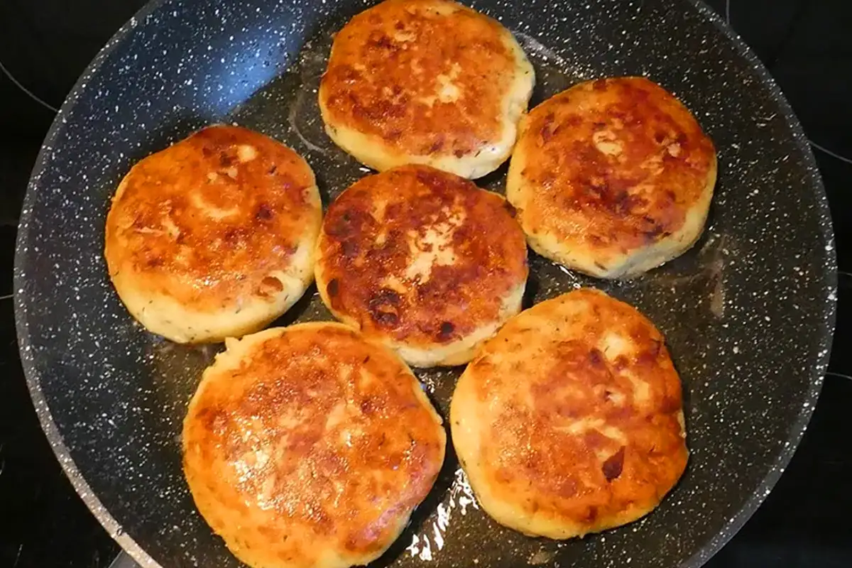 Kartoffelfrikadellen gefüllt mit Schmelzkäse Rezept