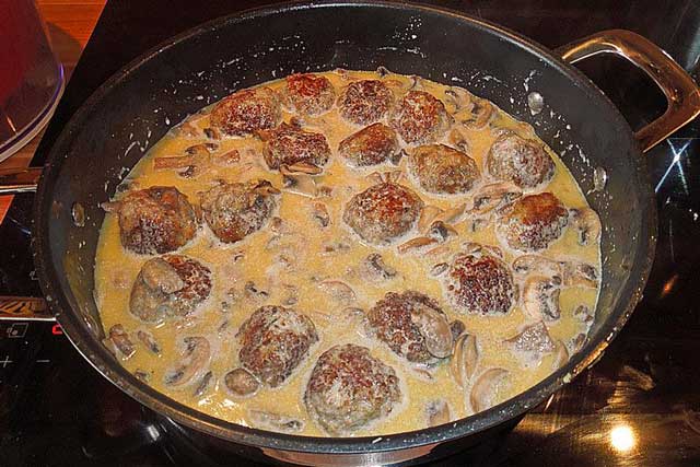 Köttbullar mit Champignon-Rahmsauce Rezept