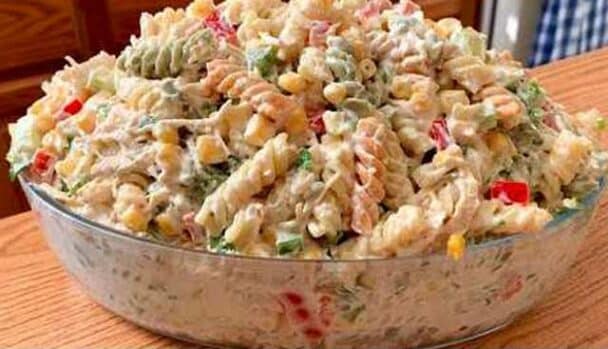 Nudelsalat mit Joghurt Soße Rezept, ich werde nie müde diesen zu essen ...