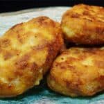 Panierte Frikadellen mit Käse Rezept