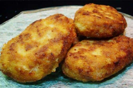 Panierte Frikadellen mit Käse Rezept...