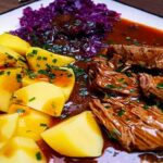 Rinderburgunderbraten mit Kartoffeln und rotkohl Rezept