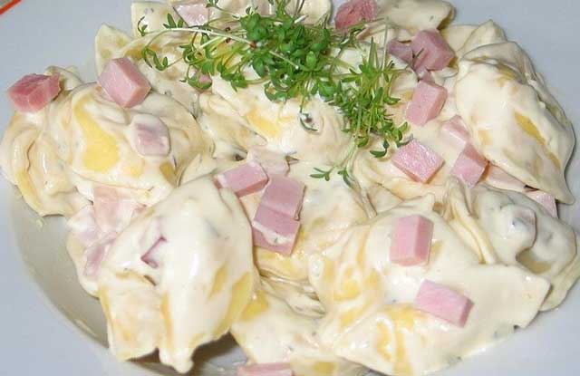 Tortellini mit Käse Sahne Soße Rezept